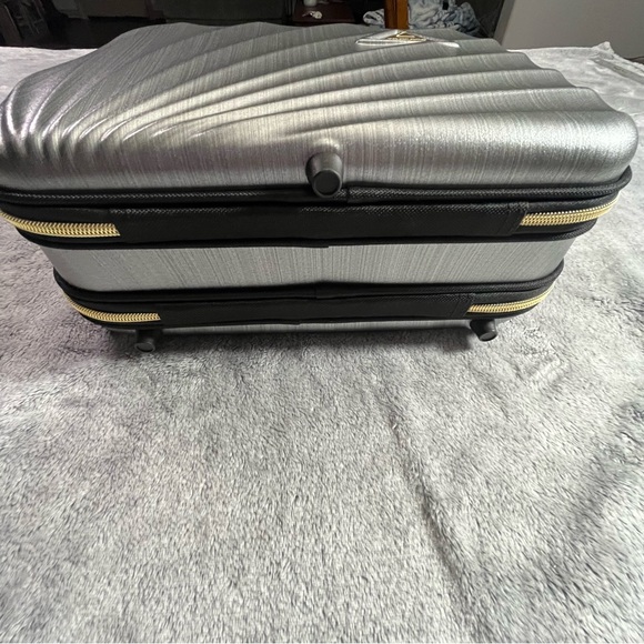 Triforce Metallic Gray Hardshell Cosmetic Case with Top Handle, no strap - Picture 7 of 11